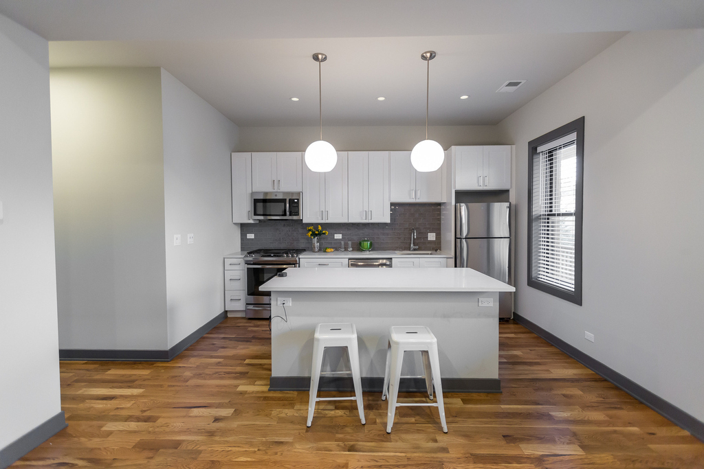 2850 N Seminary Avenue - Photo 4