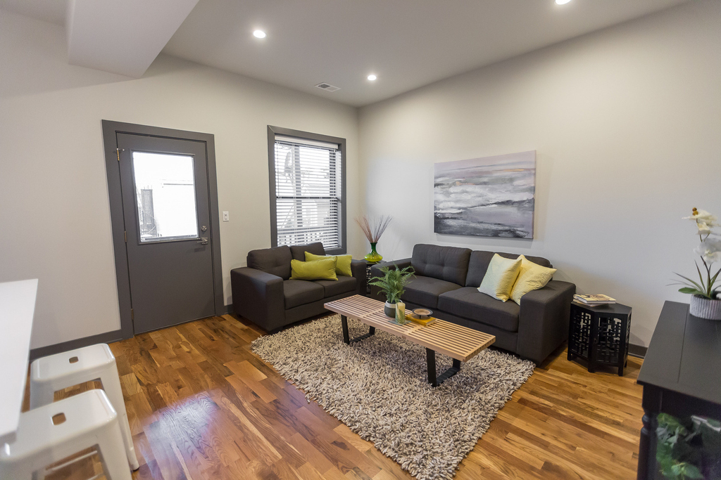 2850 N Seminary Avenue - Photo 3
