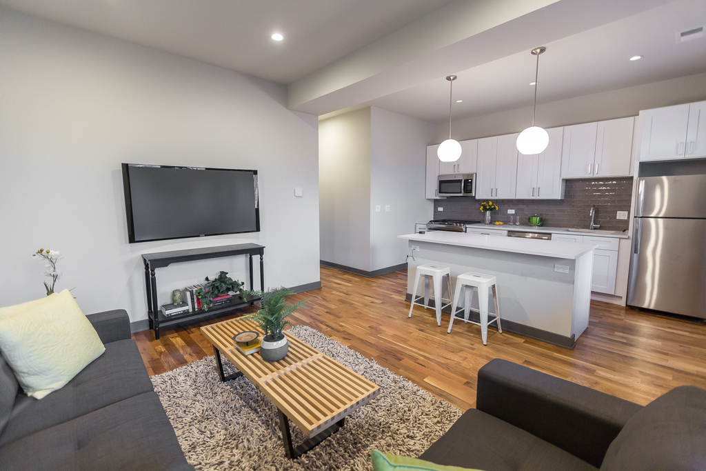 2850 N Seminary Avenue - Photo 2