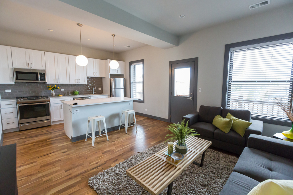 2850 N Seminary Avenue - Photo 1
