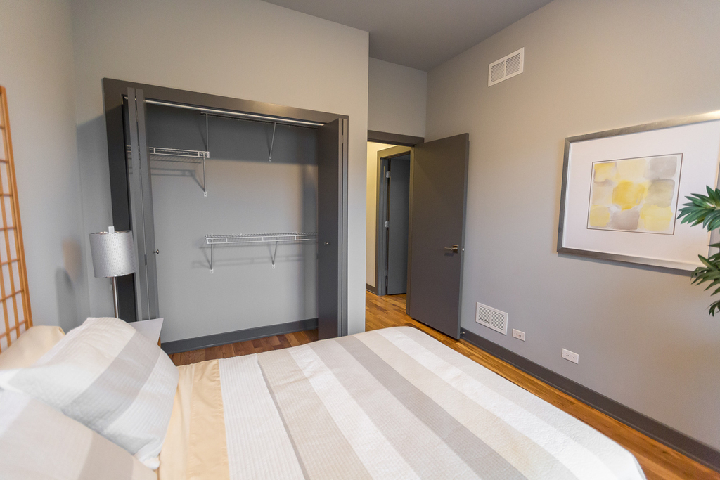 2850 N Seminary Avenue - Photo 9