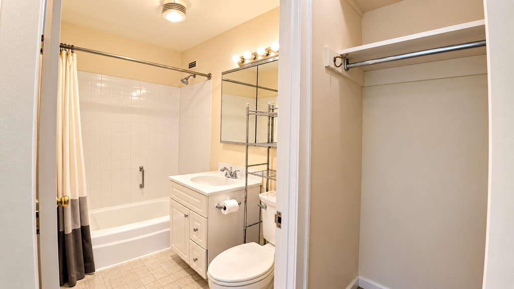 1255 N Sandburg Terrace - Photo 10
