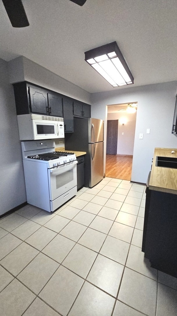 13615 Lamon Avenue - Photo 4