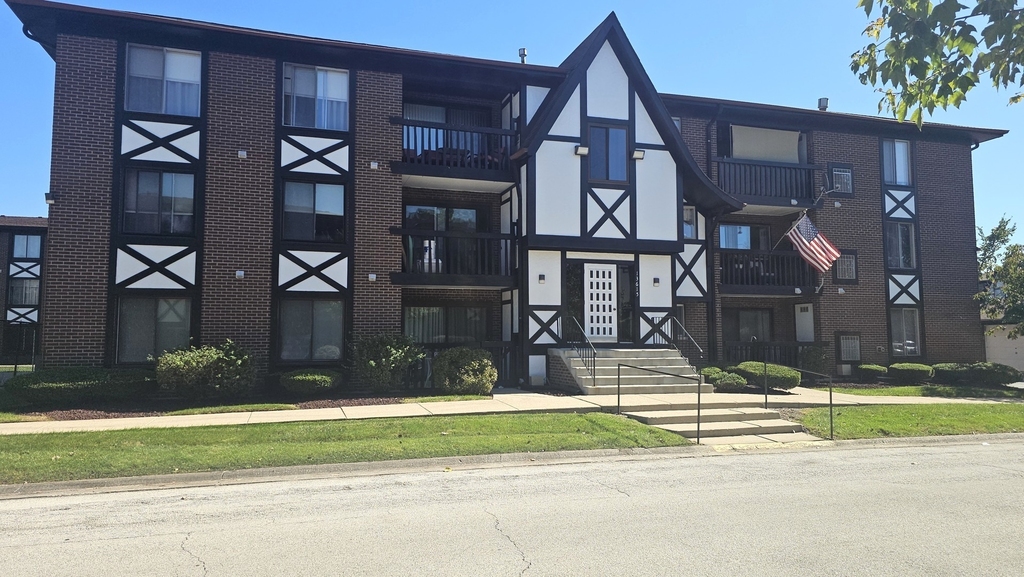 13615 Lamon Avenue - Photo 0