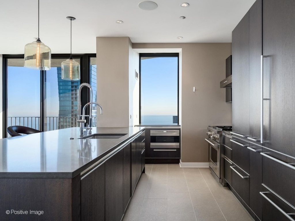 225 N Columbus Drive - Photo 10