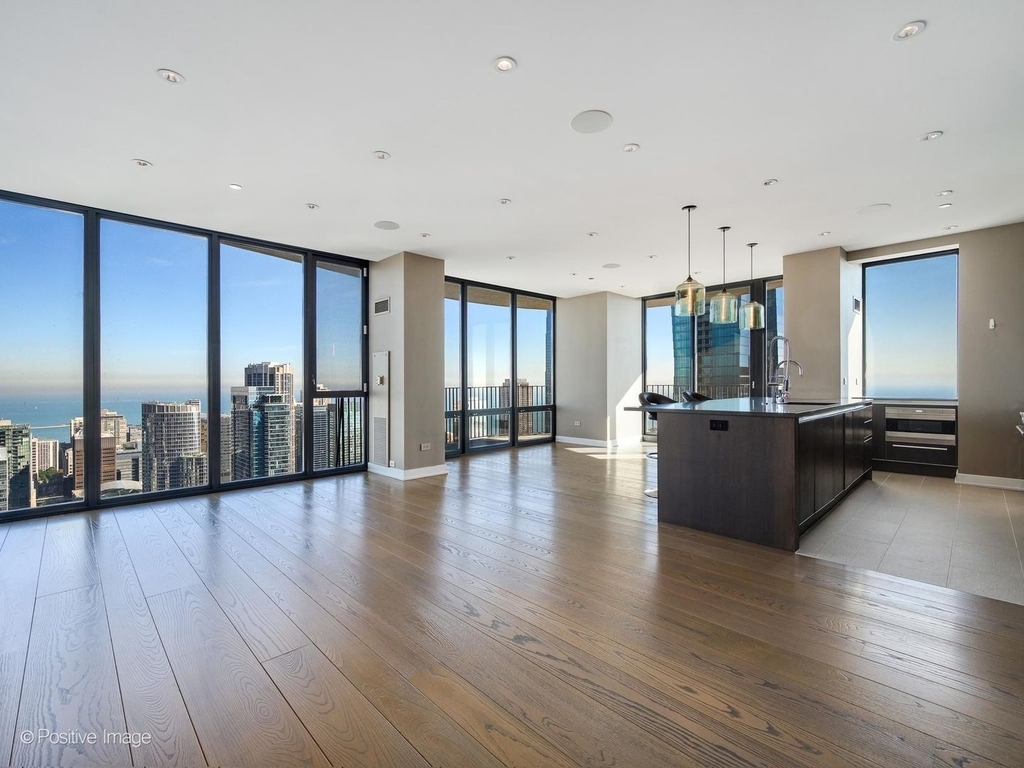 225 N Columbus Drive - Photo 3
