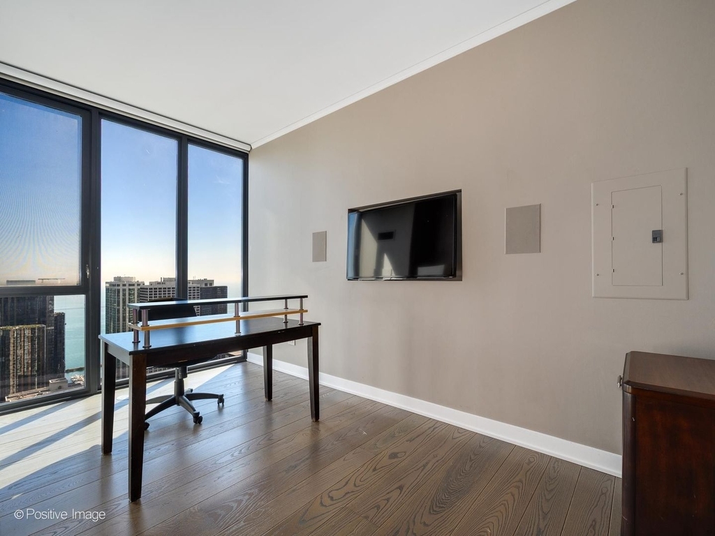 225 N Columbus Drive - Photo 18