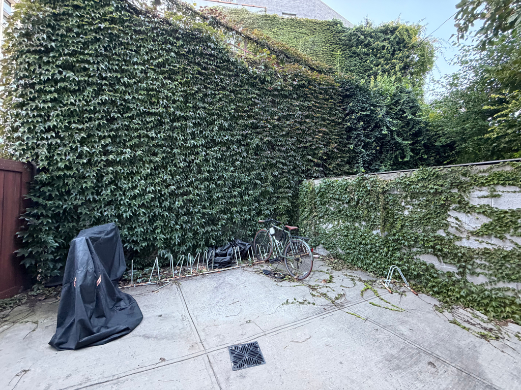 596 Washington Avenue - Photo 5