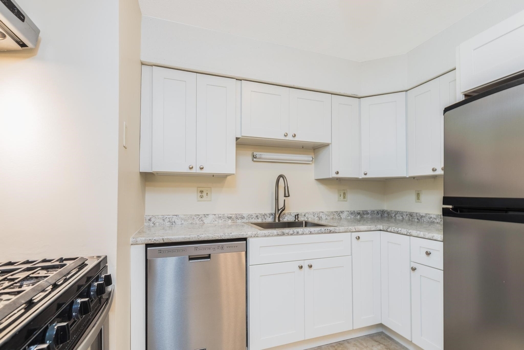 608 Springbrook - Photo 6