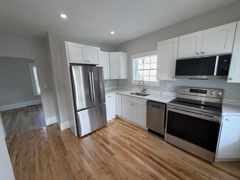 319 Jewett - Photo 1