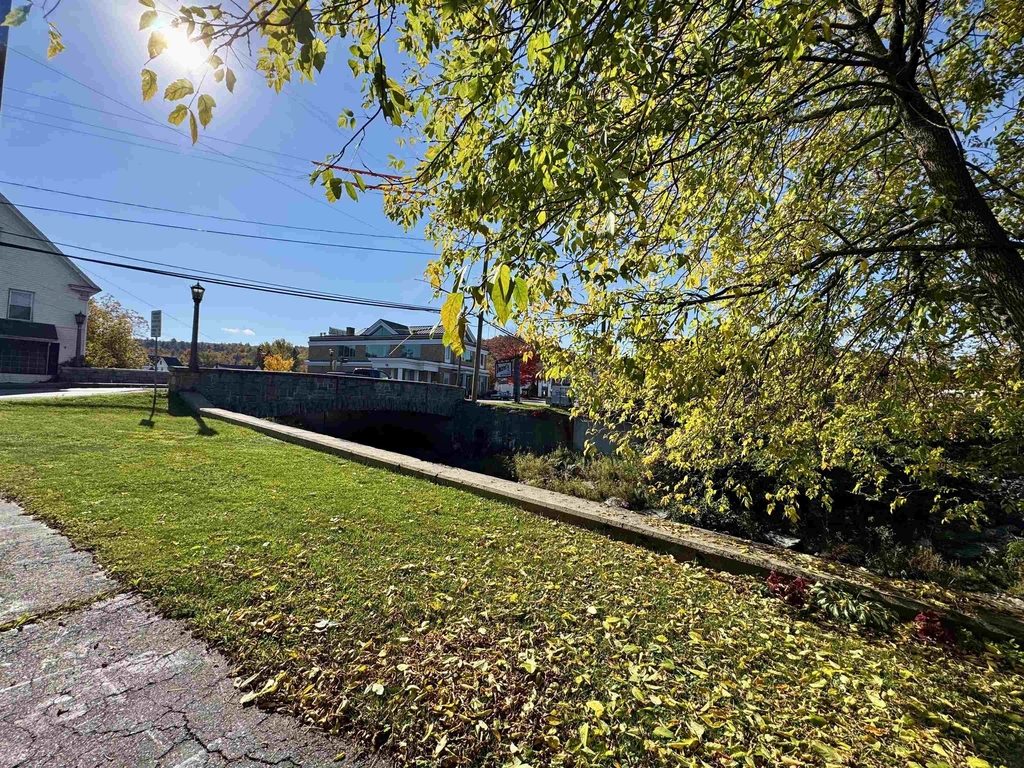 139 Main - Photo 3