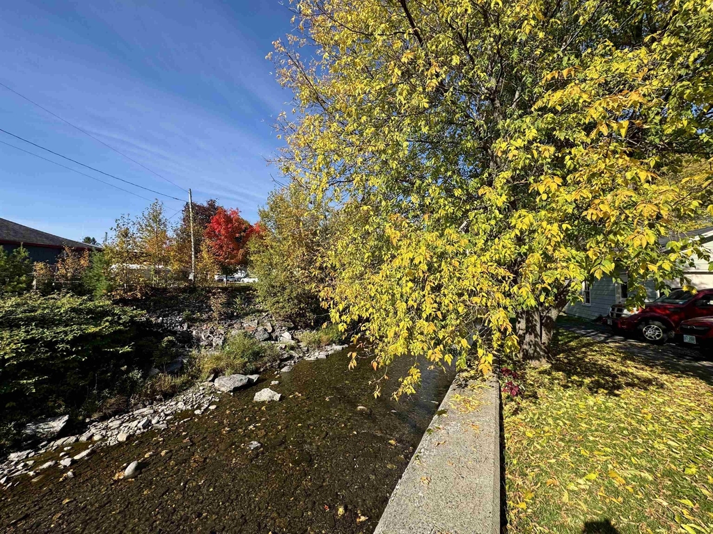 139 Main - Photo 2