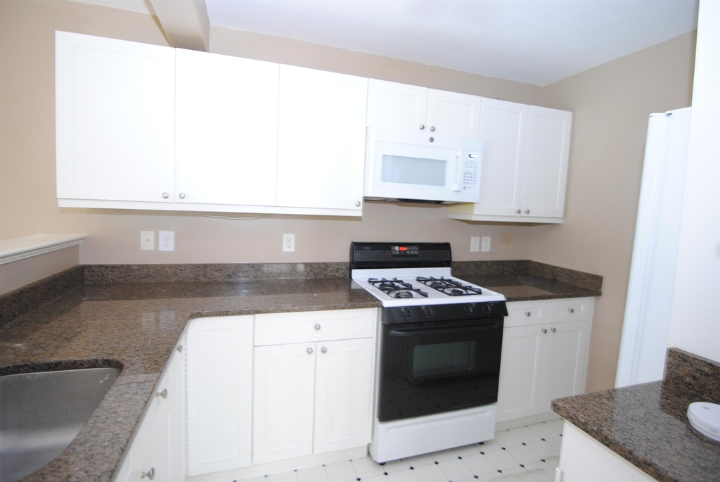 75 Barrington - Photo 6