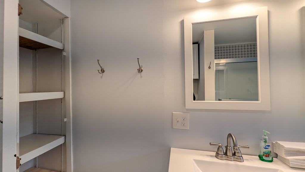 200 South Main - Photo 26