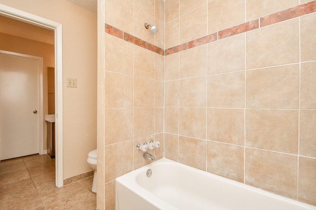 15919 Val Verde Drive - Photo 21