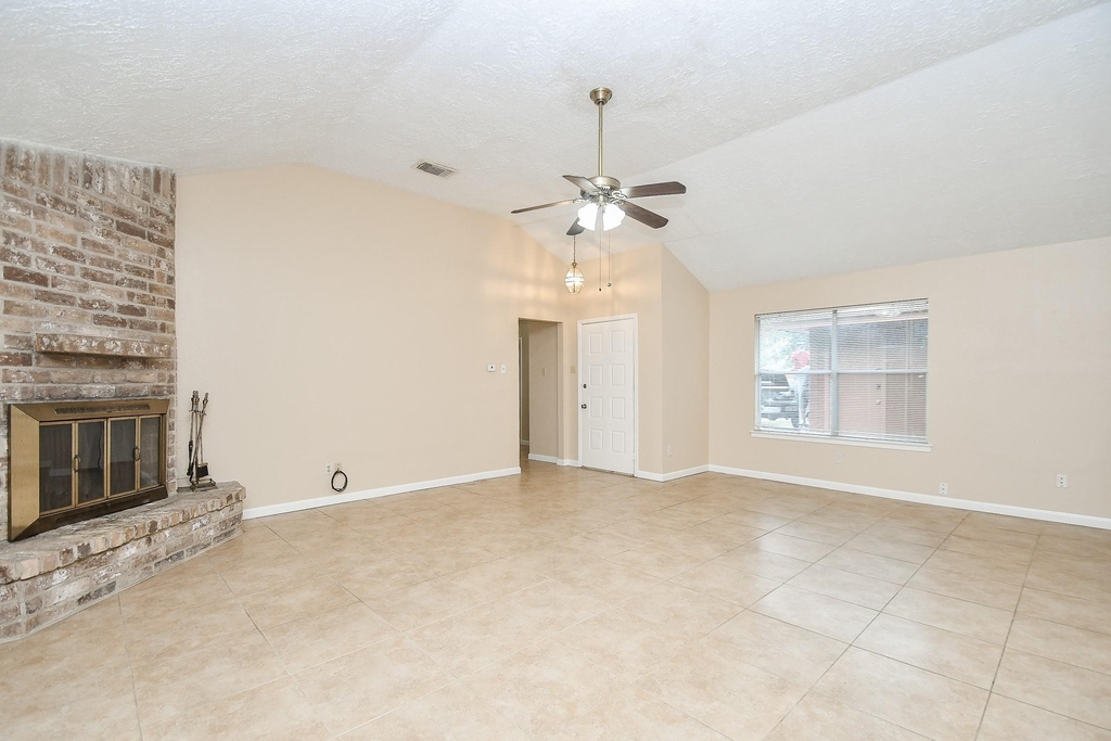 15919 Val Verde Drive - Photo 8