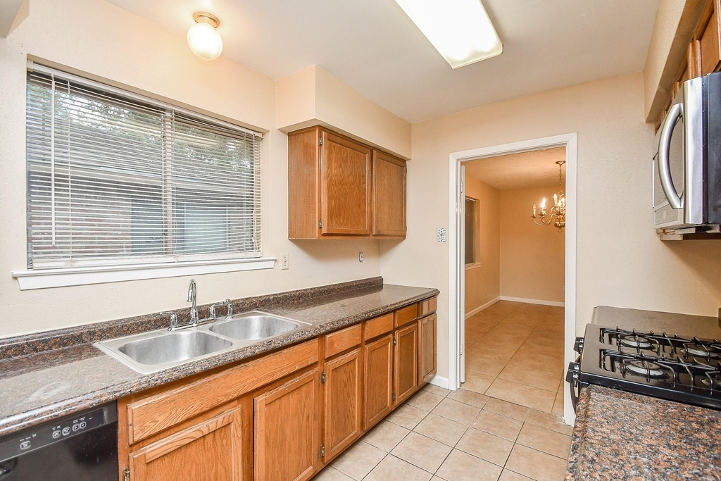 15919 Val Verde Drive - Photo 12