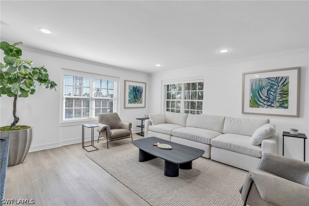 271 Broad Avenue S - Photo 0