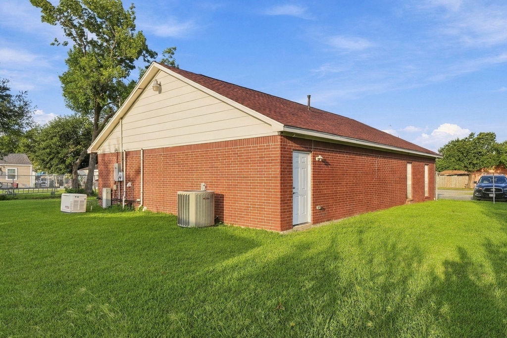 1224 Holland Avenue - Photo 43