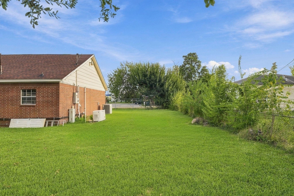 1224 Holland Avenue - Photo 41