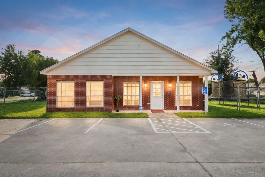 1224 Holland Avenue - Photo 2
