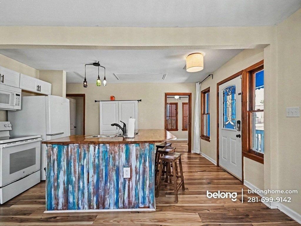 2907 Avenue M 1/2 - Photo 4