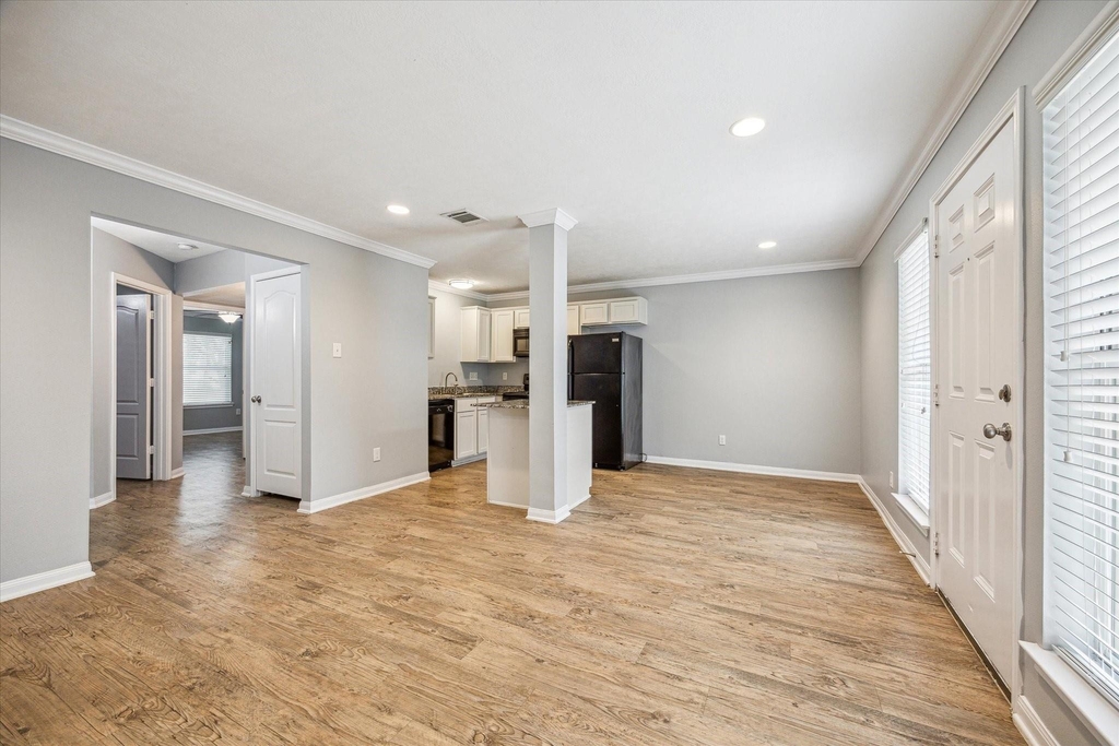 835 Heights Boulevard - Photo 0