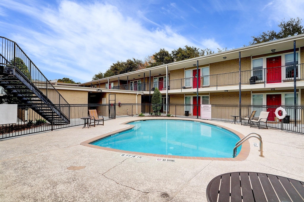 835 Heights Boulevard - Photo 1