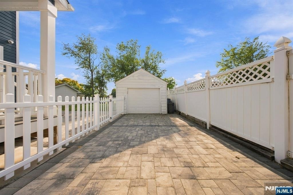119 Rock Hill - Photo 35