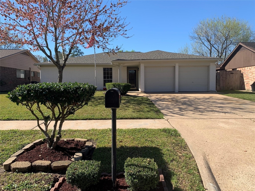 13826 Maisemore Road - Photo 0