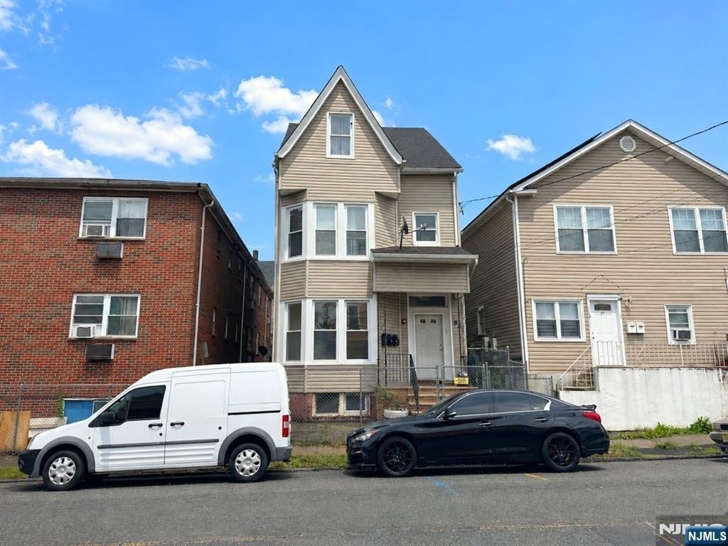 92 Bloomfield - Photo 0
