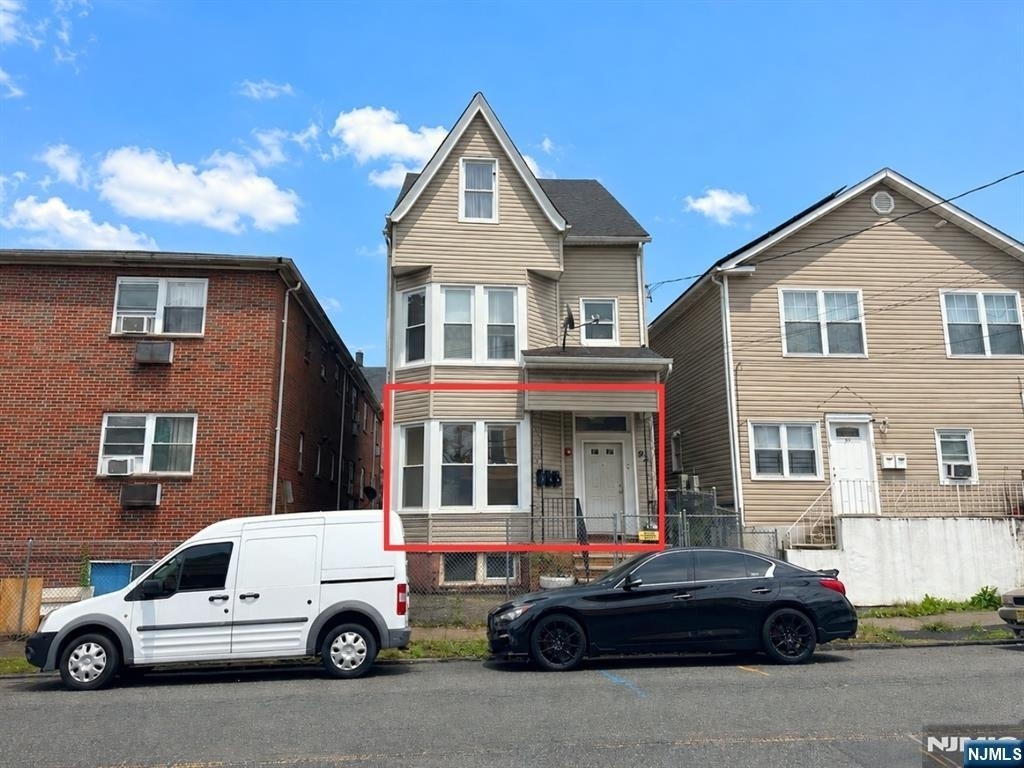 92 Bloomfield - Photo 1