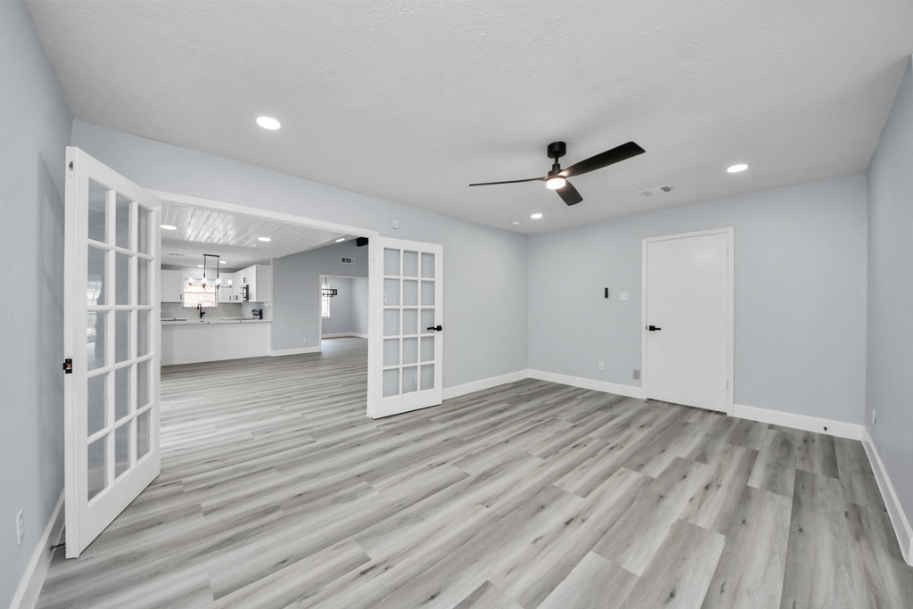 9406 Vickijohn Drive - Photo 42