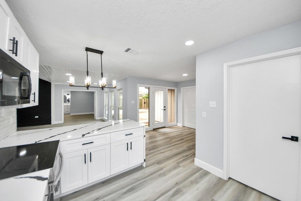 9406 Vickijohn Drive - Photo 32