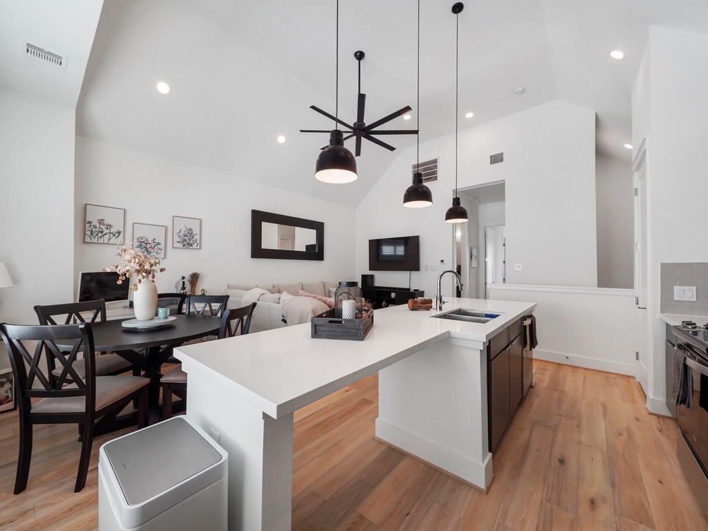1218 W 24th Street - Photo 5
