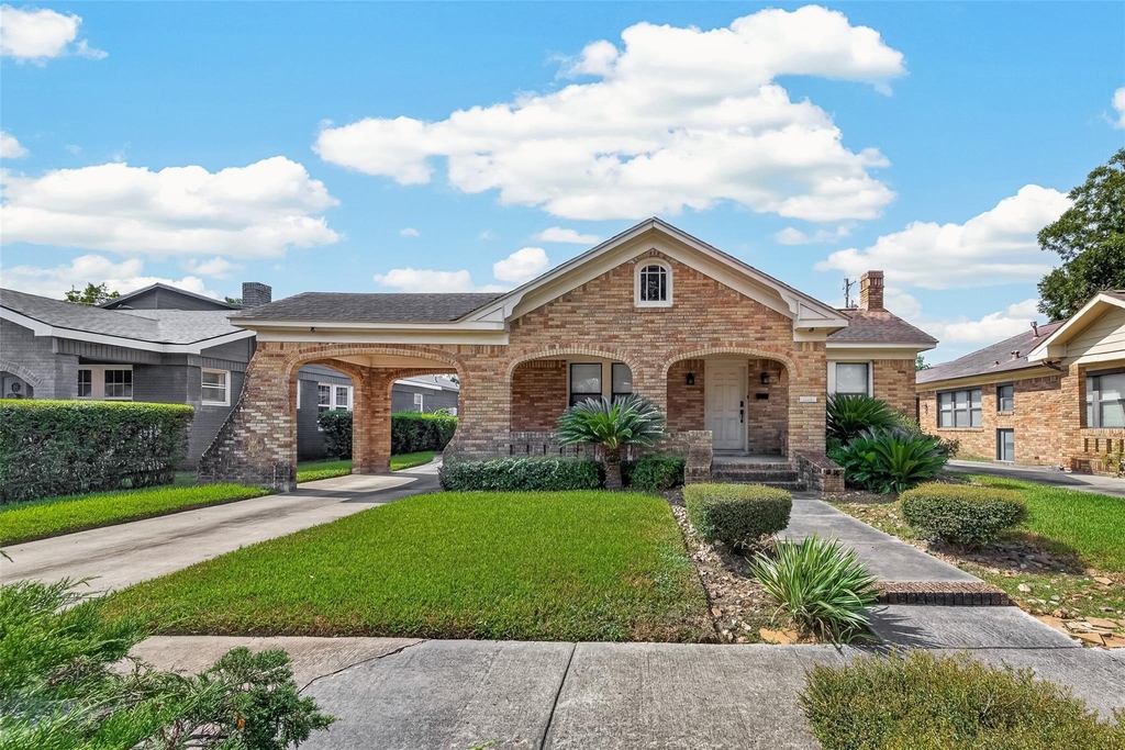 2418 Rosewood Street - Photo 0
