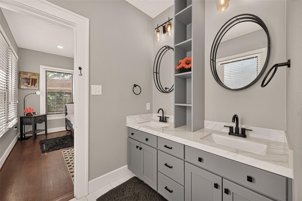 2418 Rosewood Street - Photo 9