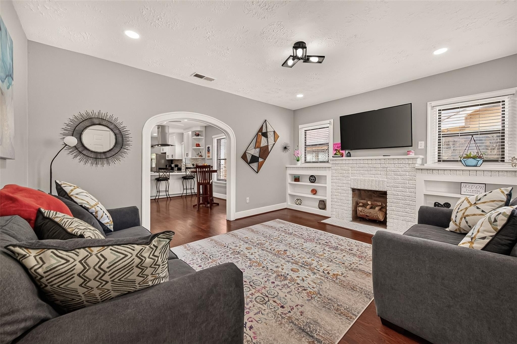 2418 Rosewood Street - Photo 2