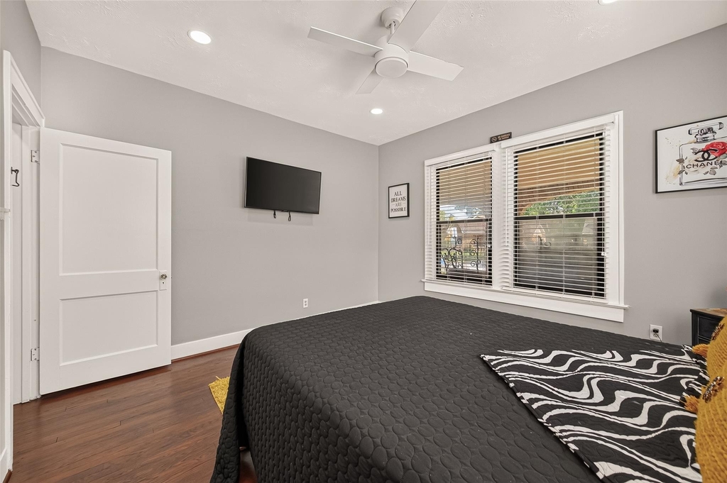 2418 Rosewood Street - Photo 14