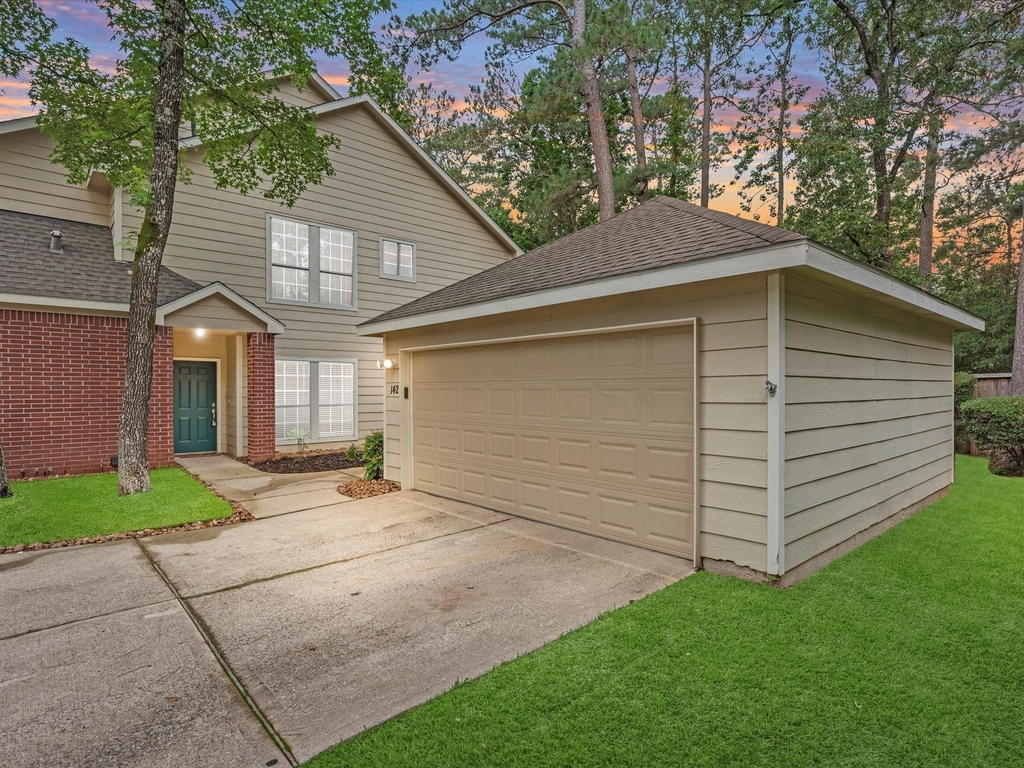 142 N Magnolia Pond Place - Photo 0