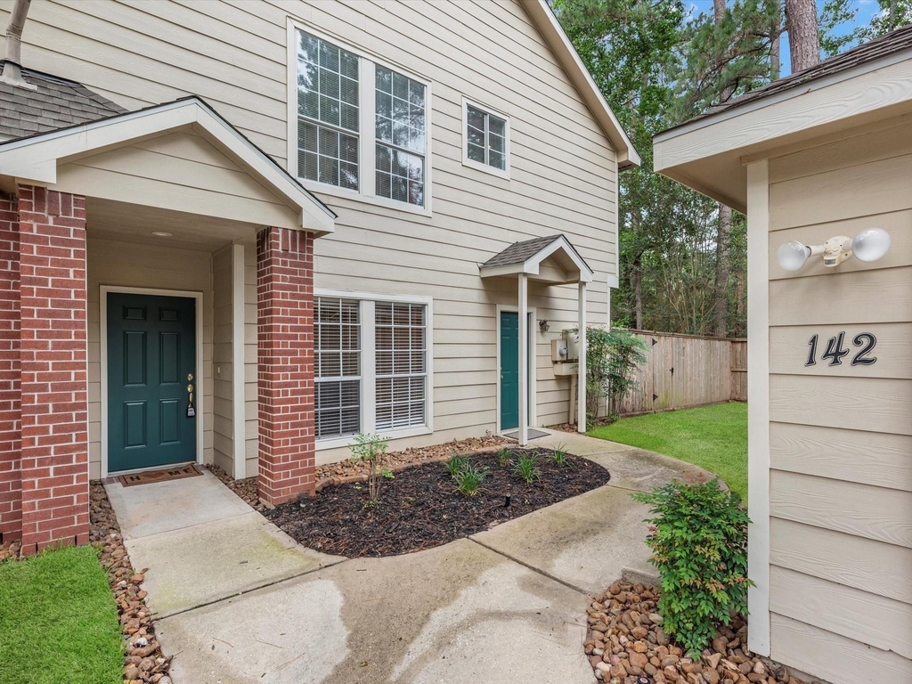 142 N Magnolia Pond Place - Photo 2