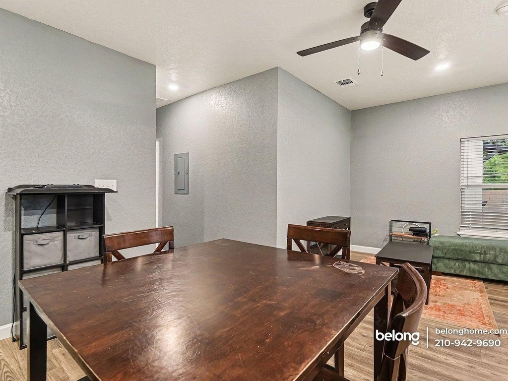 206 Roberts St - Photo 4