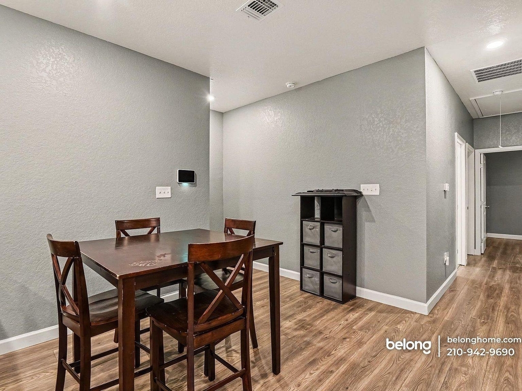 206 Roberts St - Photo 8