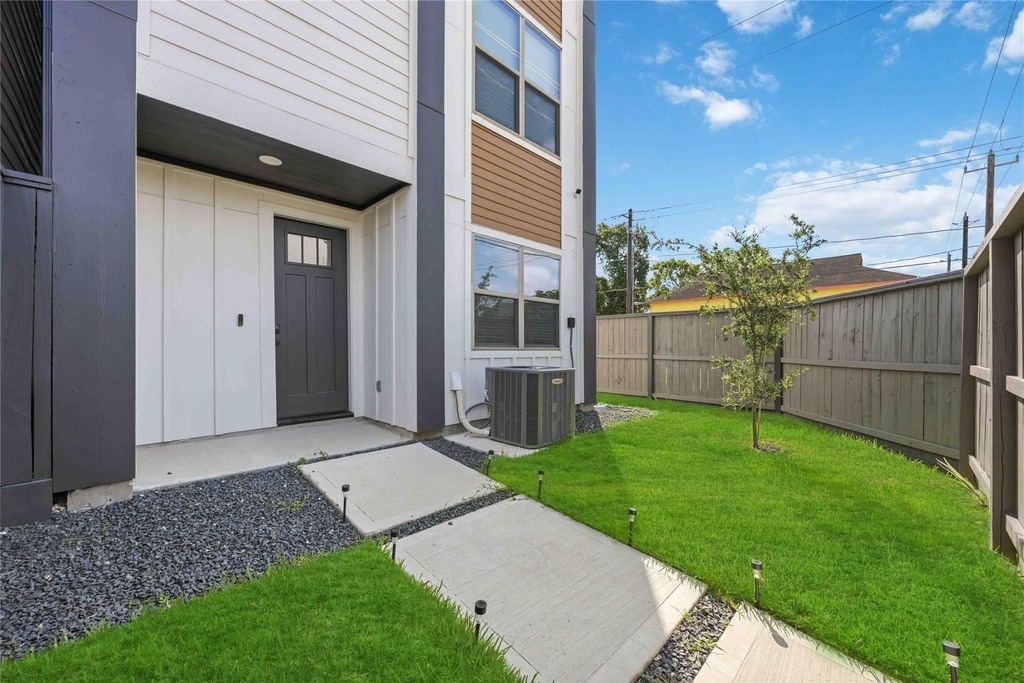 2530 Live Oak Street - Photo 2