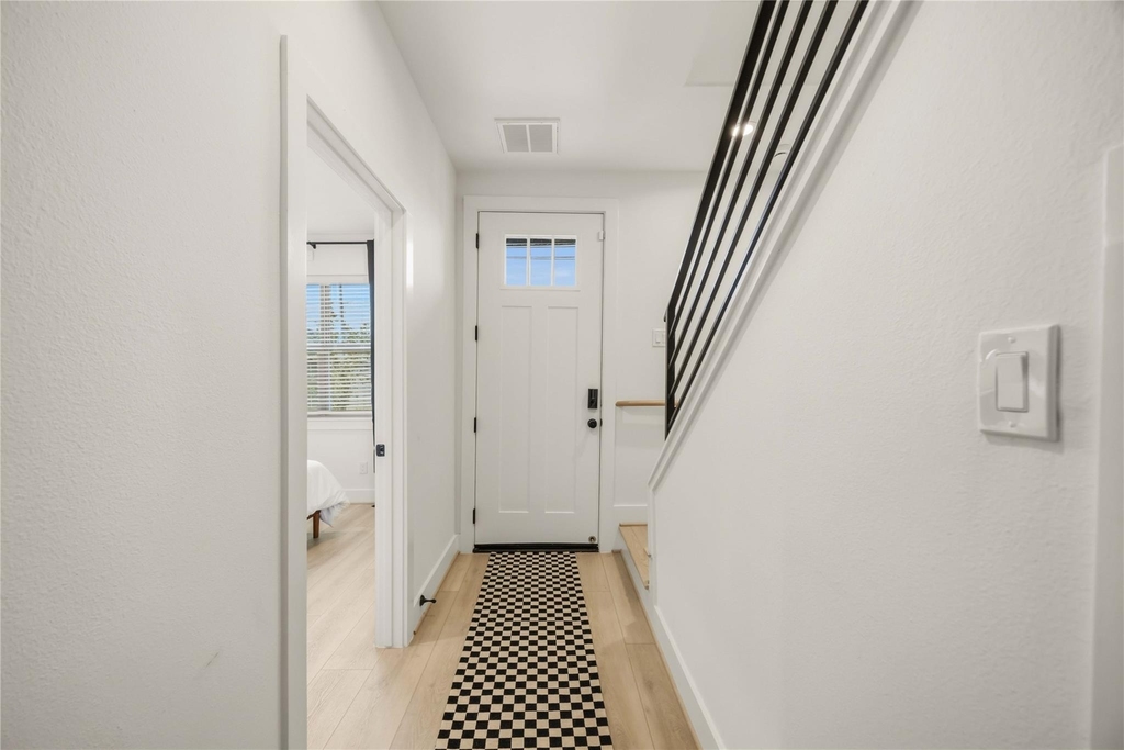 2530 Live Oak Street - Photo 3
