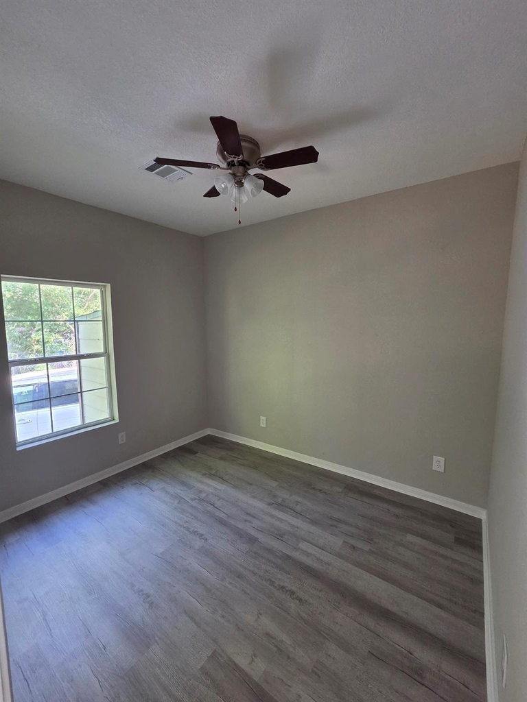 512 Hill Road - Photo 4