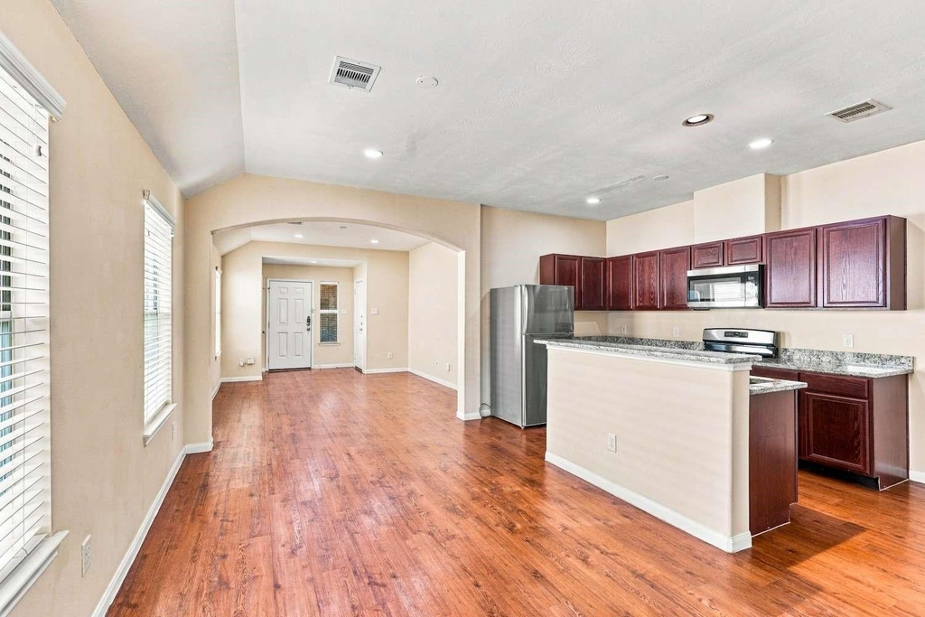18810 N Lyford Drive - Photo 4