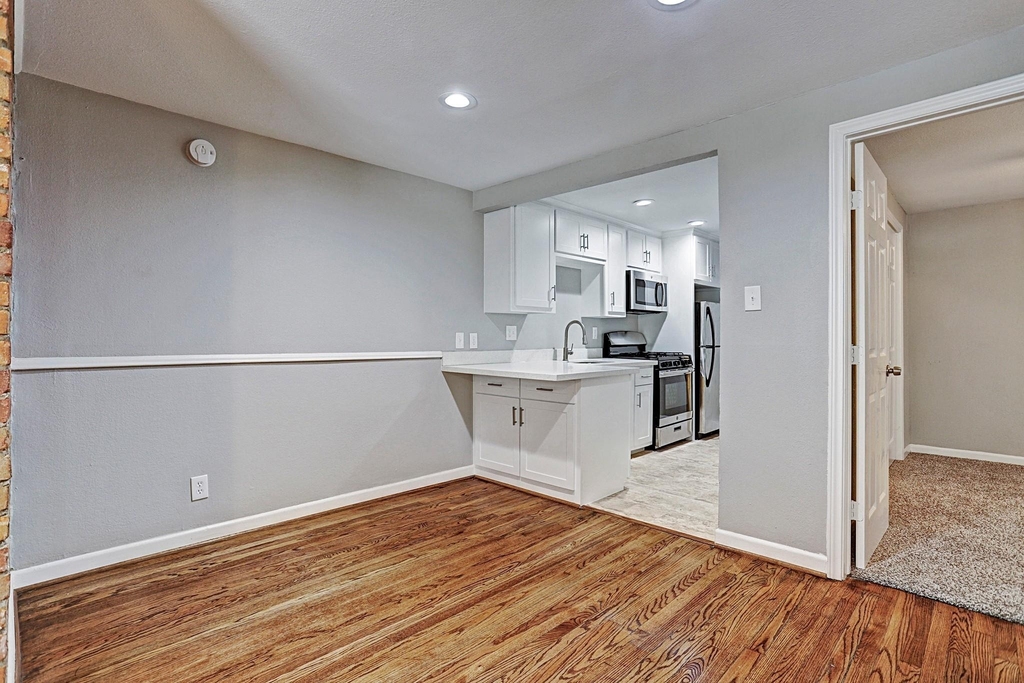 2148 Harold Street - Photo 2
