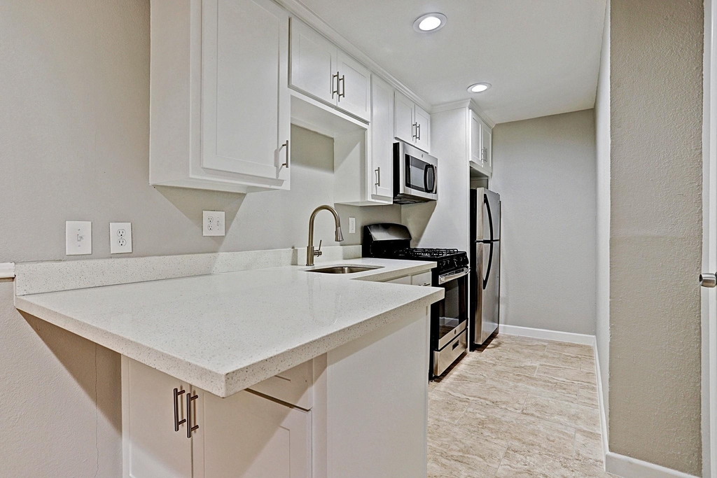 2148 Harold Street - Photo 0
