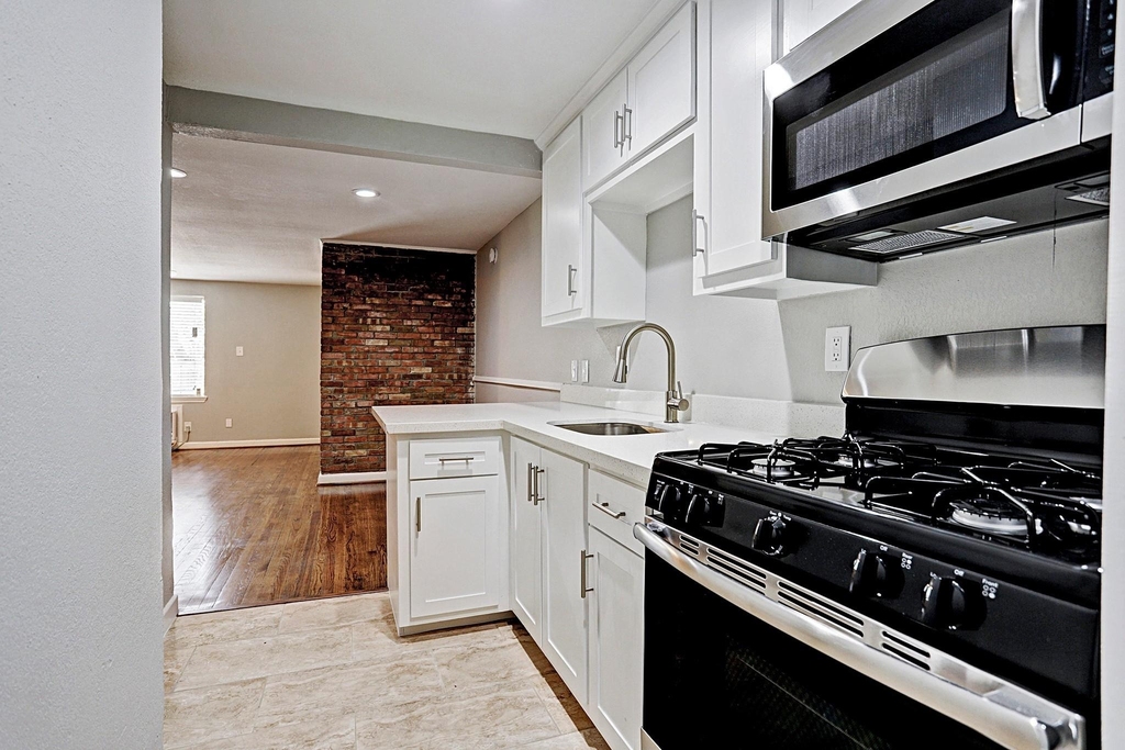 2148 Harold Street - Photo 1
